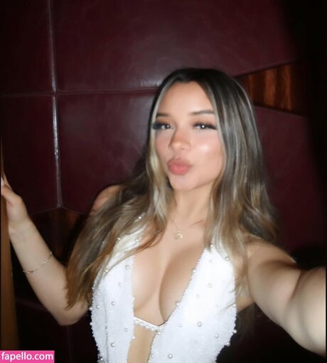 yessseeeniiaa xxx star photos