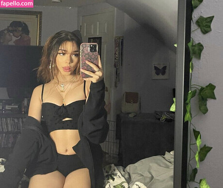 yessseeeniiaa art star photo