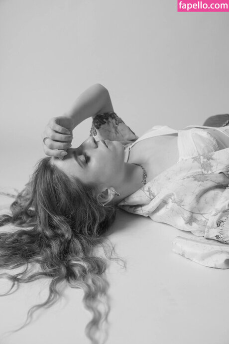 Angelina Mango model naked photo