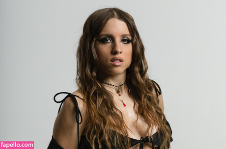 Angelina Mango pretty actress img