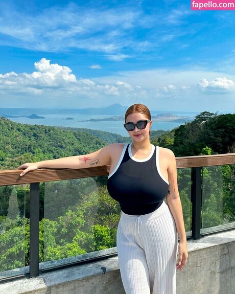 Mitzina Larino erotic star pics