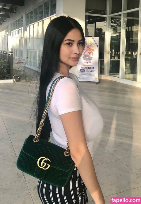 Mitzina Larino xxx model photos