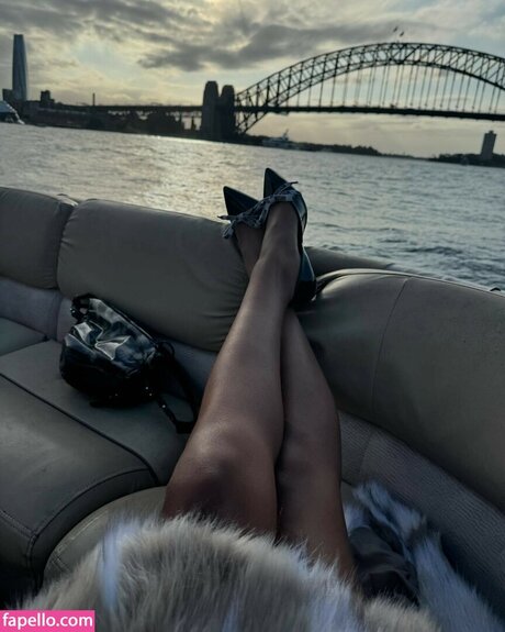 Lara Raj hd actress pics