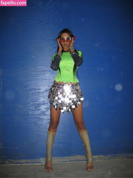 Lara Raj model naked galleries