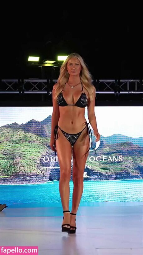 Sydney Thomas beautiful actress pics