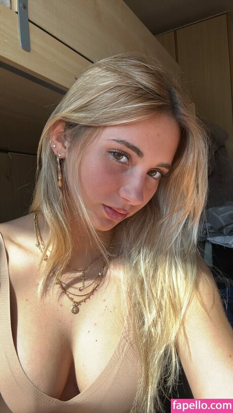 Iris Vallaranii erotic actress photo