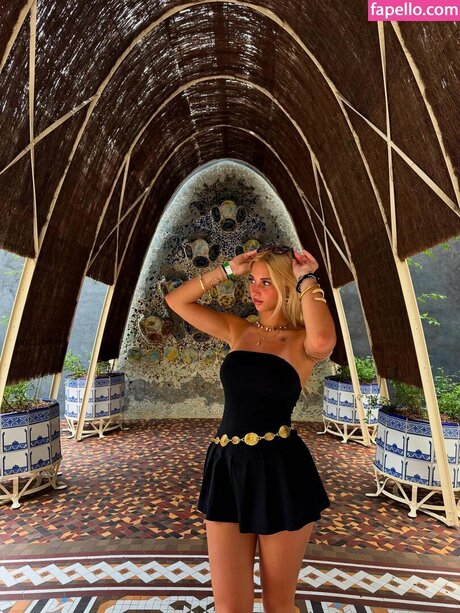 Iris Vallaranii porn star pics