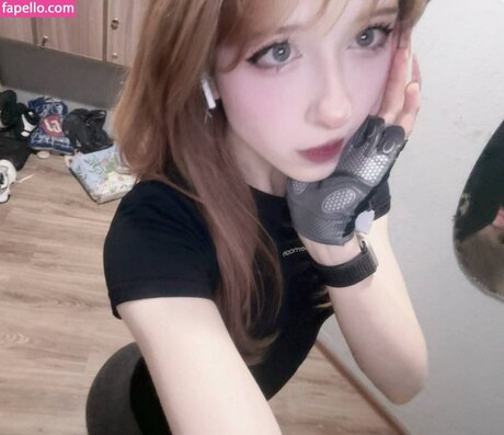 Pelememe nude model pictures