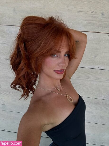 Julia Hatch hd star image