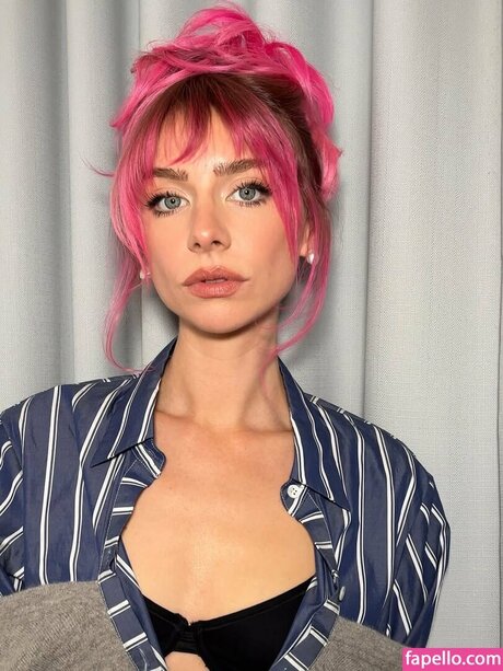 Maddie Phillips model adult pics