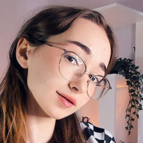 Polly Bee model hot photo