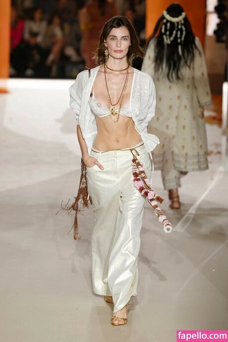 Rebecca Donaldson model top picture