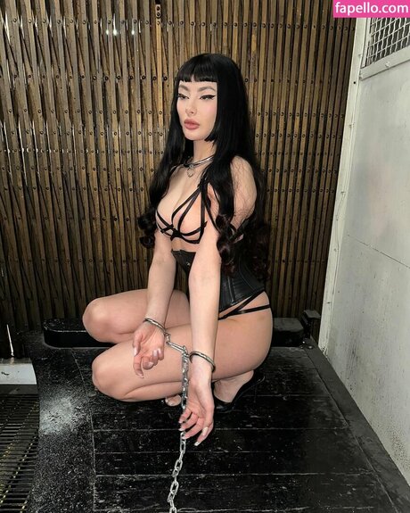 SweetSeverine star naked pic