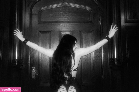 SweetSeverine nude model image