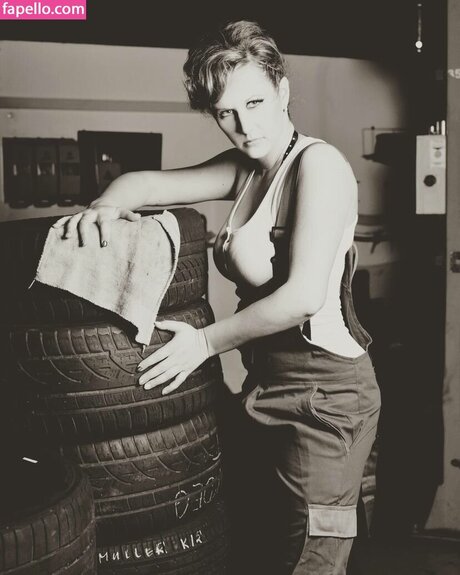 Kathy__Deep nudes actress picture