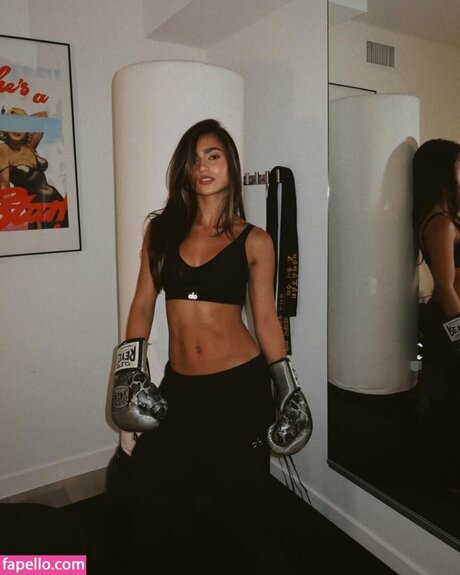 Rayna V star naked picture