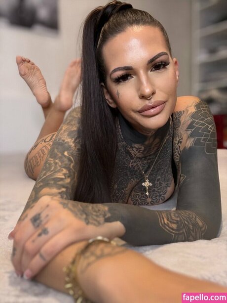 Aileeninkofficial adult model photo