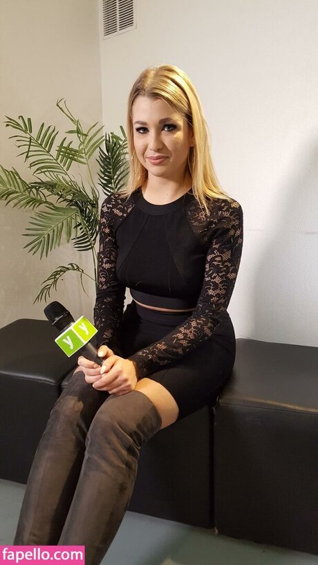 Enjoyphoenix star porn pic