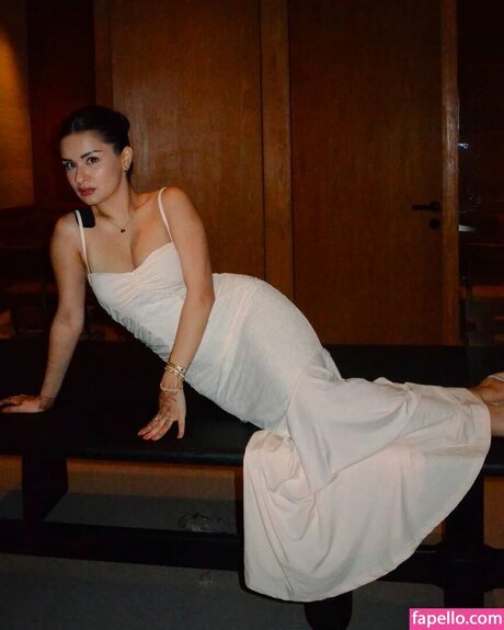 Avneet Kaur pornographic model gallery