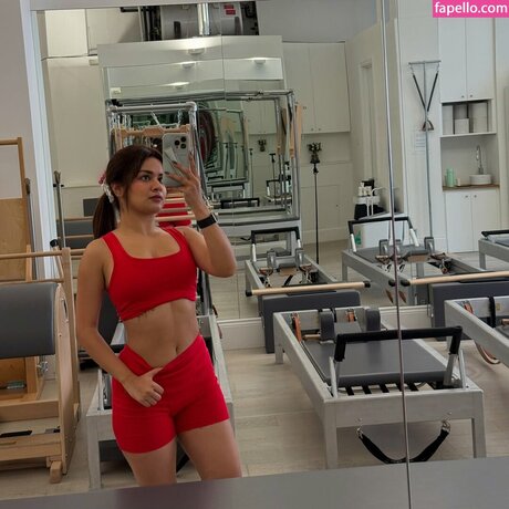 Avneet Kaur beautiful pornstar gallery