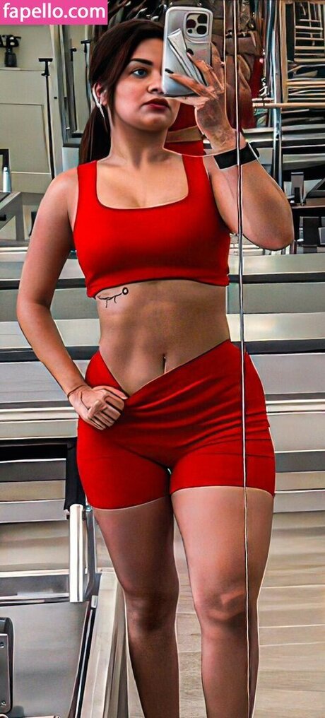 Avneet Kaur nudes model photos