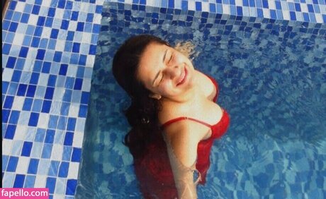 Avneet Kaur model naked pic