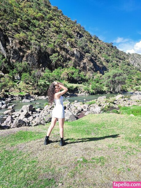 Angelica Sanchez star top picture