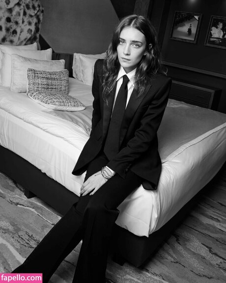 Talia Ryder adult model photo