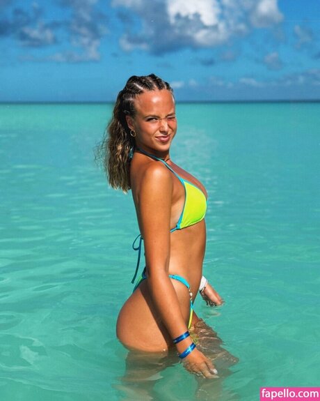 Arianna Tornari model adult images