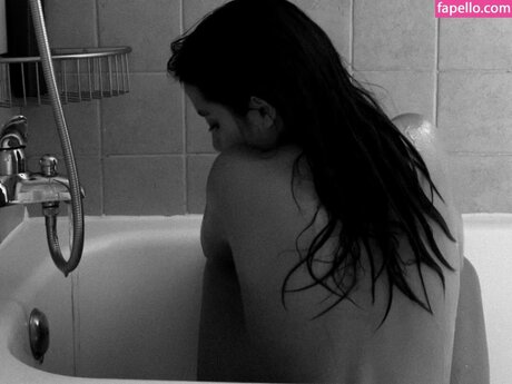 Om4ly adult model img