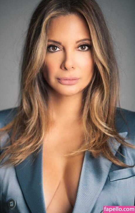 Alex Meneses pretty actress picture