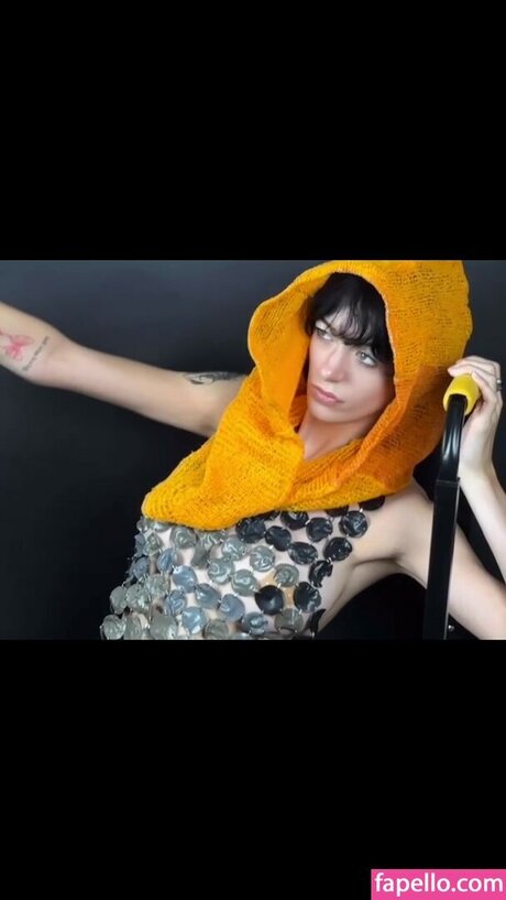 red goldenretriever high quality actress img