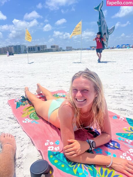 Amber Schulz sexy model image