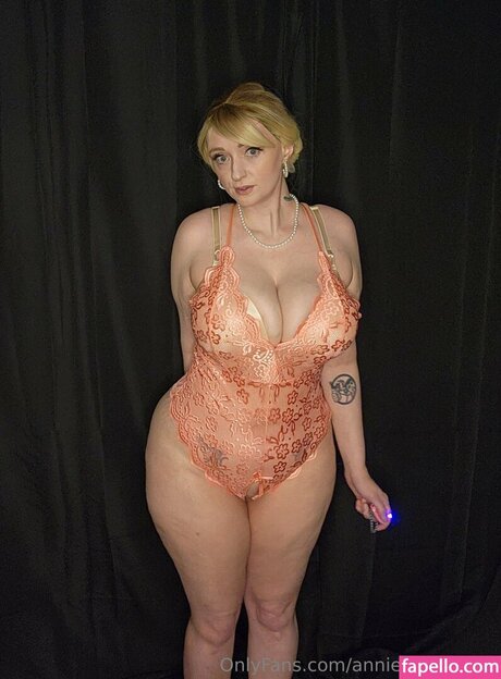 Annie Christ porn model images