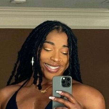 miss kiaraphillips model nude picture