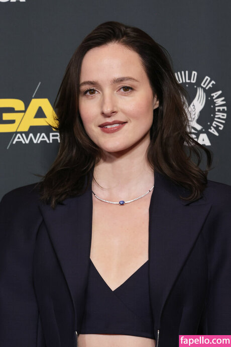 Renate Reinsve model adult img