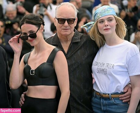 Renate Reinsve nude star archive