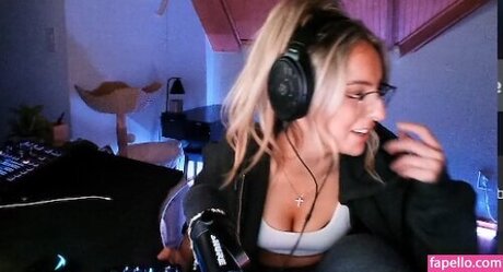 Honeyxxo sexy actress photos