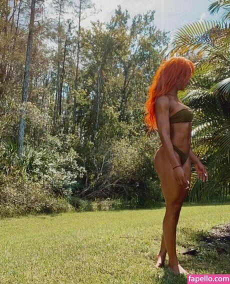 Mara Sade star hot picture