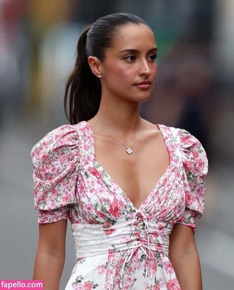 Alexandra Saint Mleux star pretty img