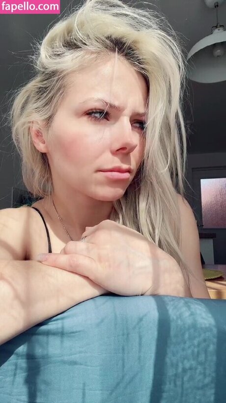 SmileyDani158 naked star gallery