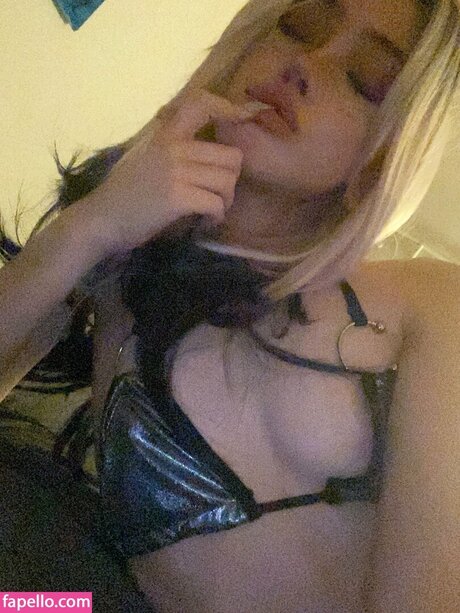 Eieniffy art star archive