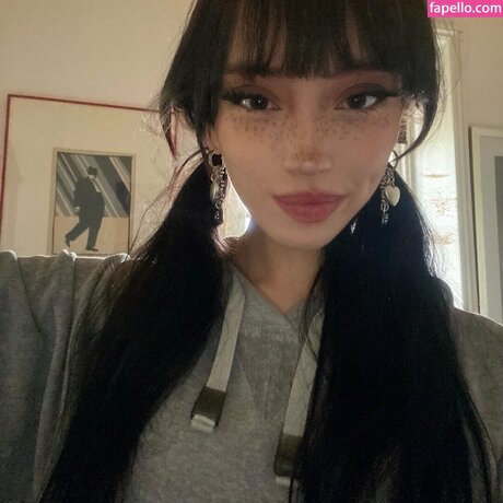 Eieniffy nude model photo