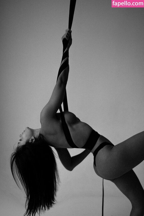 Julia Wolf xxx star photo