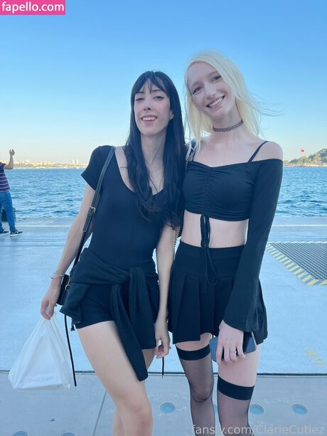 MayBunny pornstar top photo