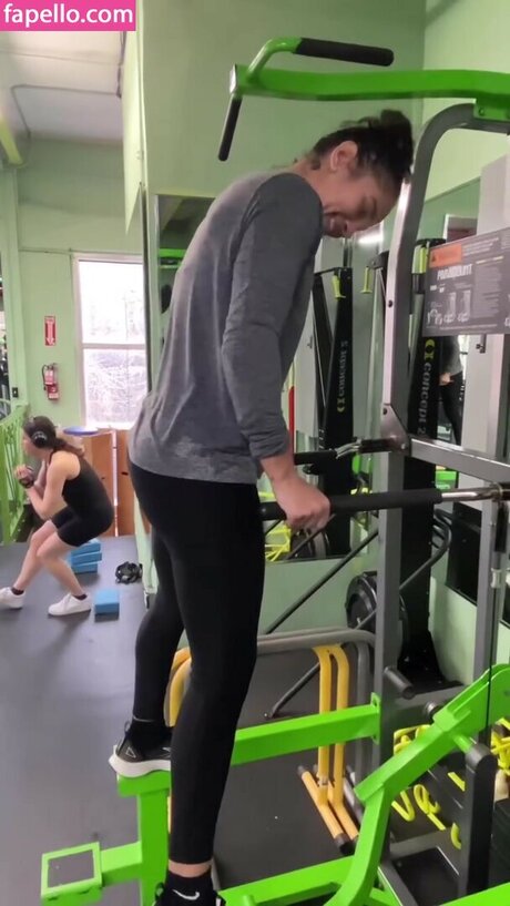 Amanda Serrano beautiful actress pictures