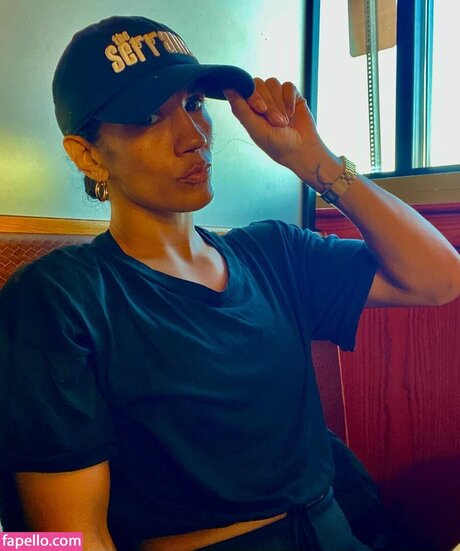 Amanda Serrano art star pictures