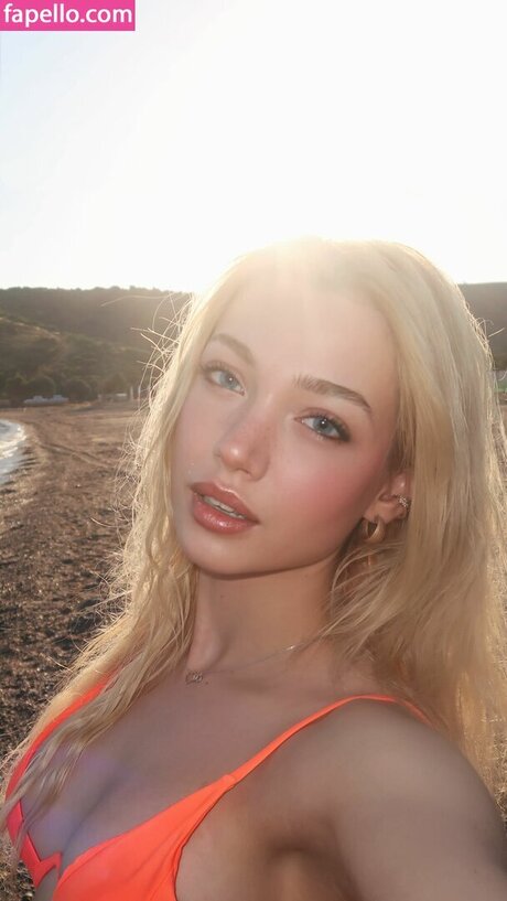 Duygu German model perfect img