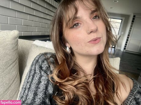 Msvioletvixxen naked pornstar image