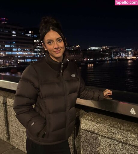 Elisha Walbyoff sexy star pictures